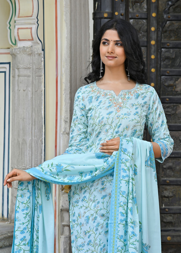 Elegant Cotton Kurta Set with Sweetheart Neckline