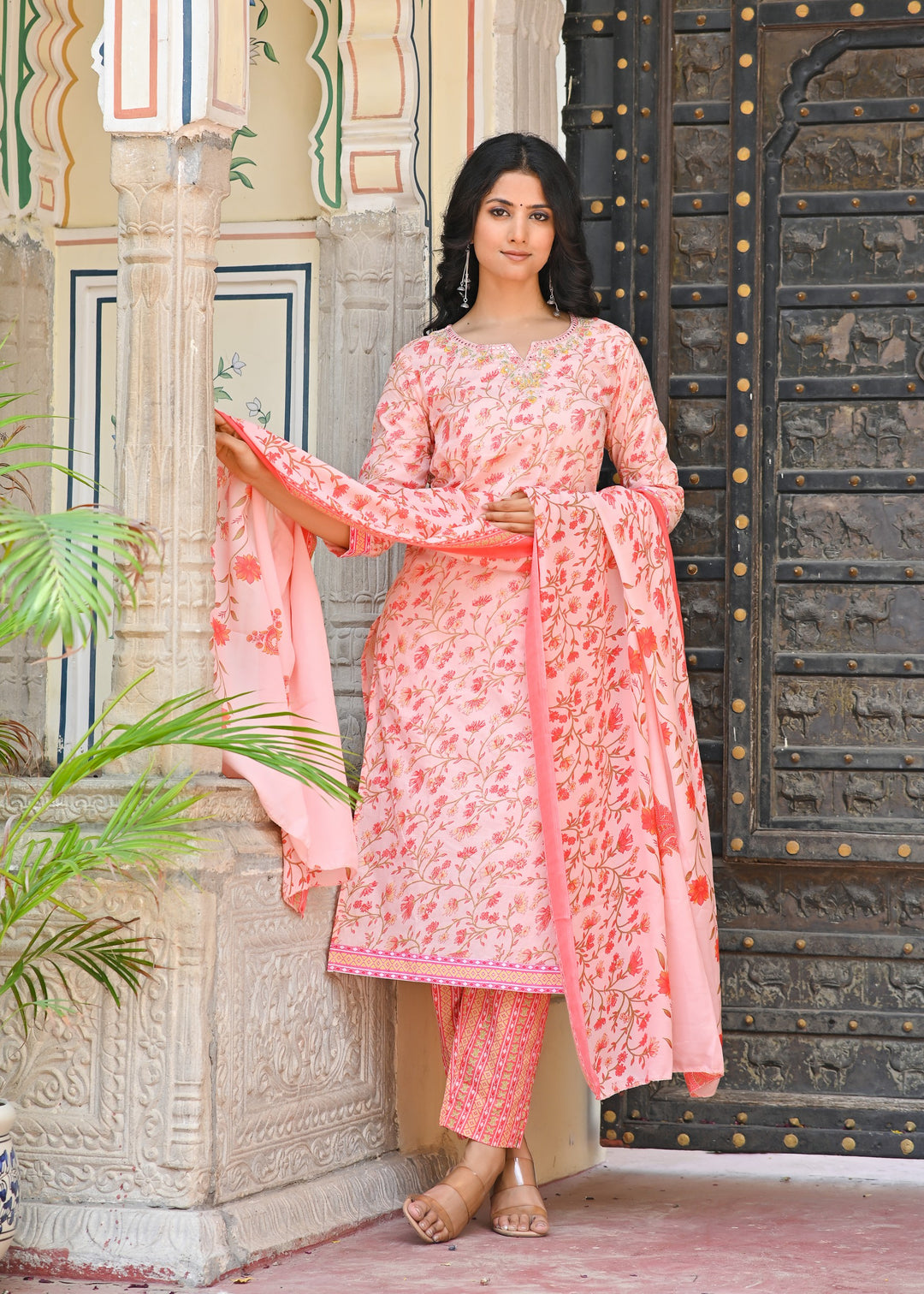 Elegant Cotton Kurta Set with Sweetheart Neckline