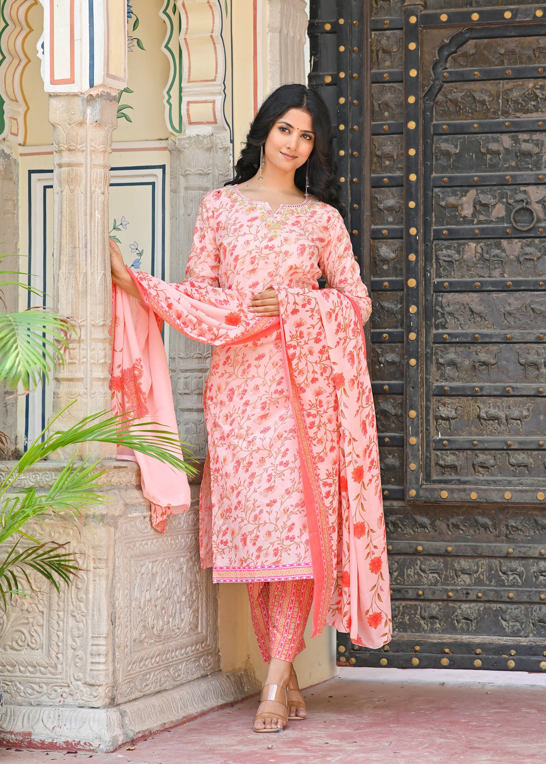 Elegant Cotton Kurta Set with Sweetheart Neckline