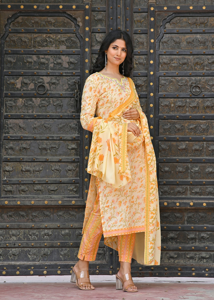 Elegant Cotton Kurta Set with Sweetheart Neckline