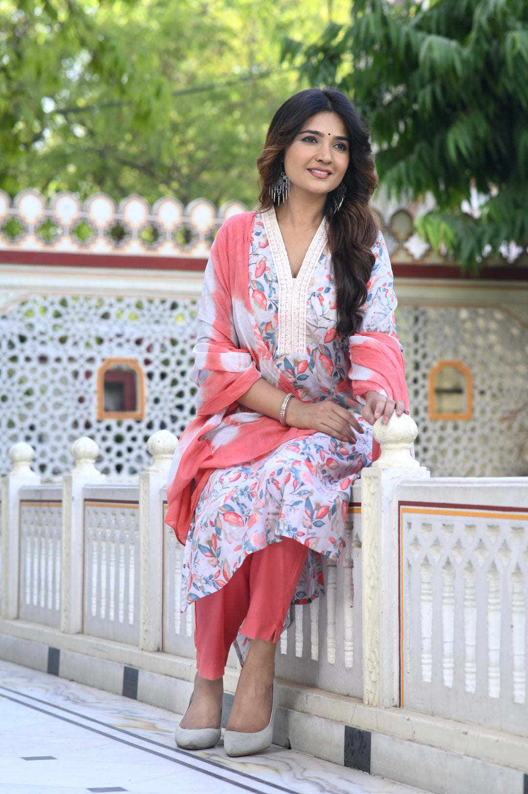 Vibrant Cotton Voile Straight Kurta Sets with V-Neck and 3/4th Sleeves – Perfect for Everyday Elegance and Festive Glam