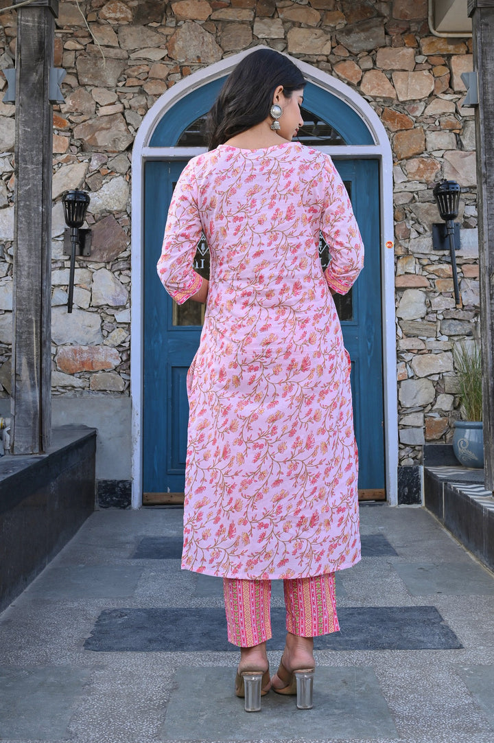 Elegant Cotton Kurta Set with Sweetheart Neckline