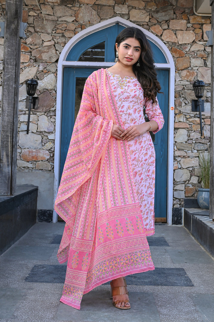 Elegant Cotton Kurta Set with Sweetheart Neckline