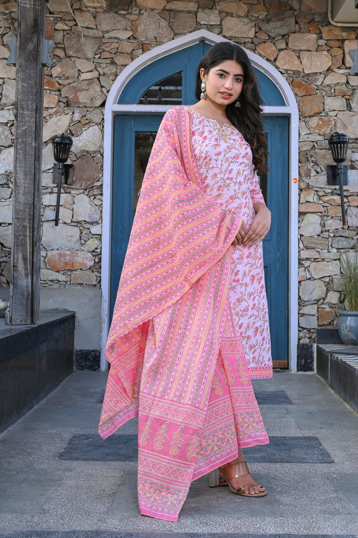 Elegant Cotton Kurta Set with Sweetheart Neckline