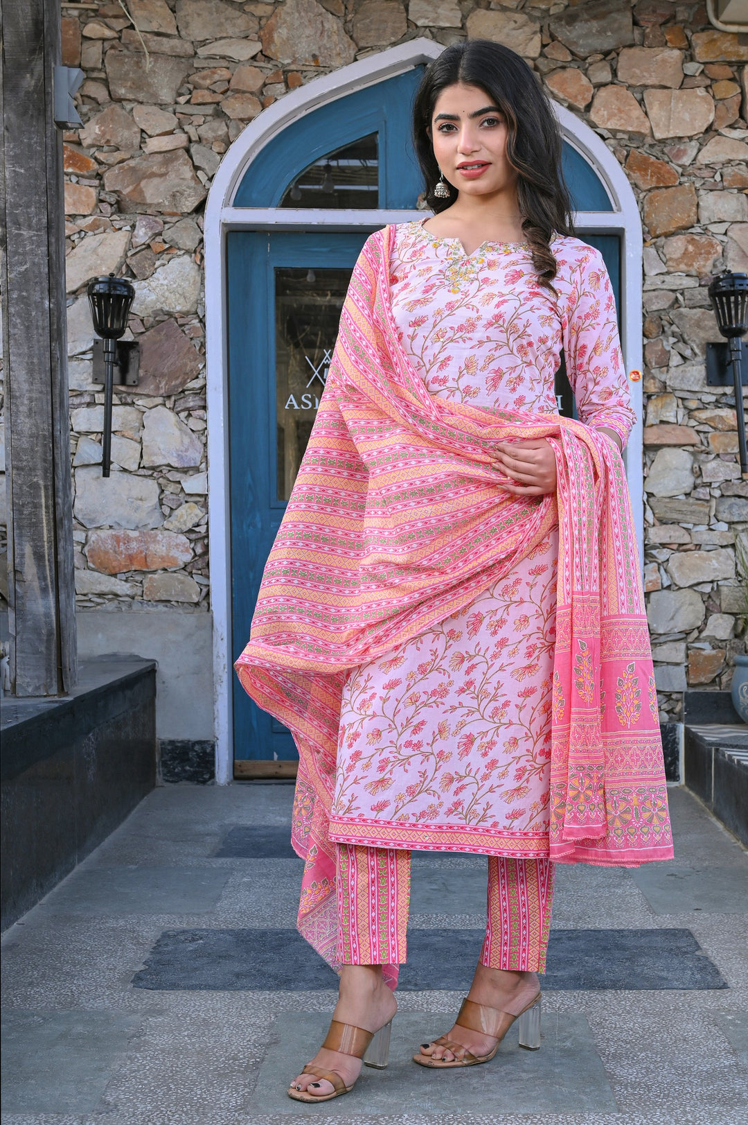 Elegant Cotton Kurta Set with Sweetheart Neckline