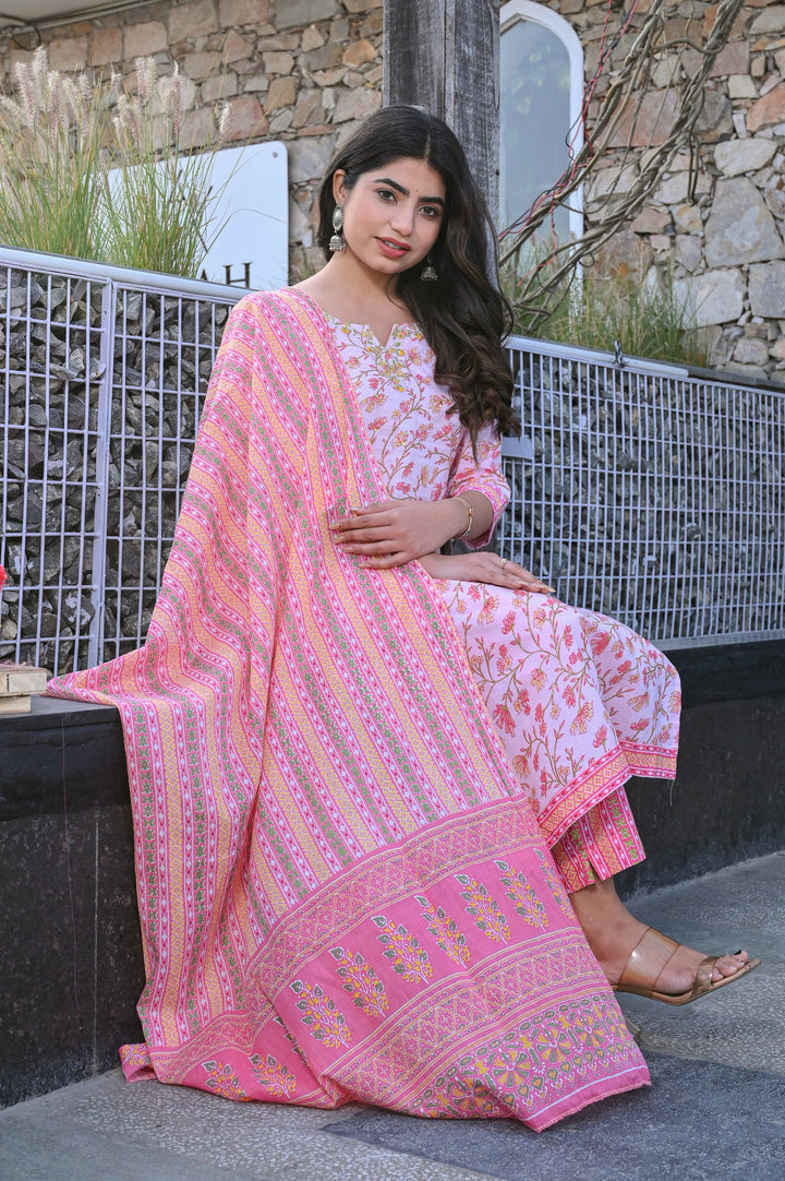 Elegant Cotton Kurta Set with Sweetheart Neckline