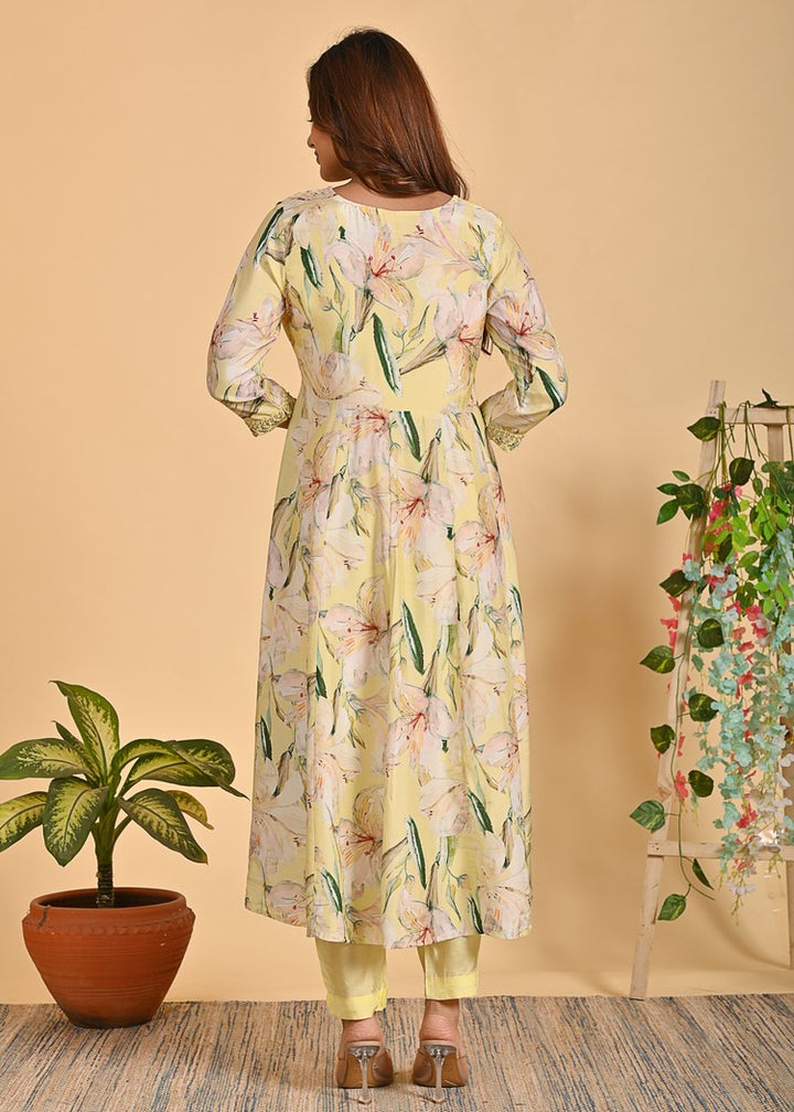 Graceful Muslin Anarkali 3-Piece Set with Zari Detailing – Peach & Yellow Elegance in Sizes M to XXL