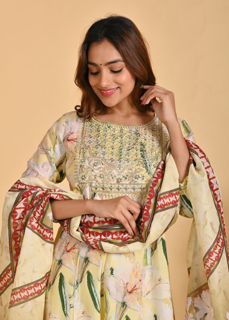 Graceful Muslin Anarkali 3-Piece Set with Zari Detailing – Peach & Yellow Elegance in Sizes M to XXL