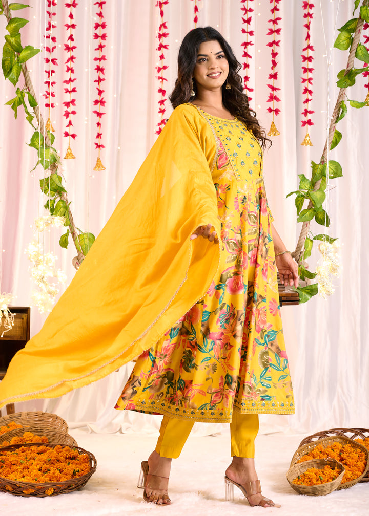 Exquisite Chanderi Anarkali Suit - Anarkali Pattern, 3/4th Sleeves, Round Neck