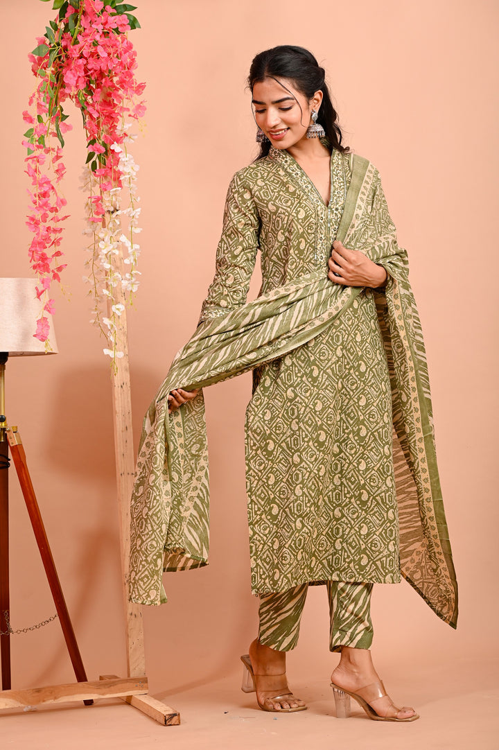 Straight Fit Cotton Kurta Set with V-Neck & 3/4 Sleeves - Green & Orange