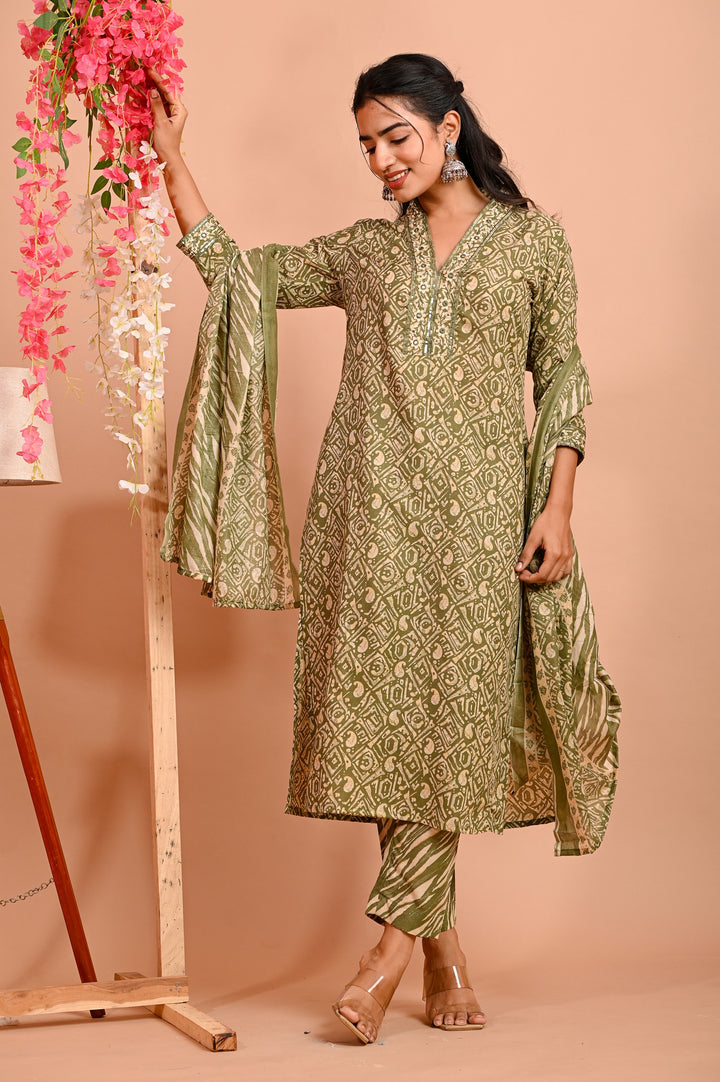 Straight Fit Cotton Kurta Set with V-Neck & 3/4 Sleeves - Green & Orange