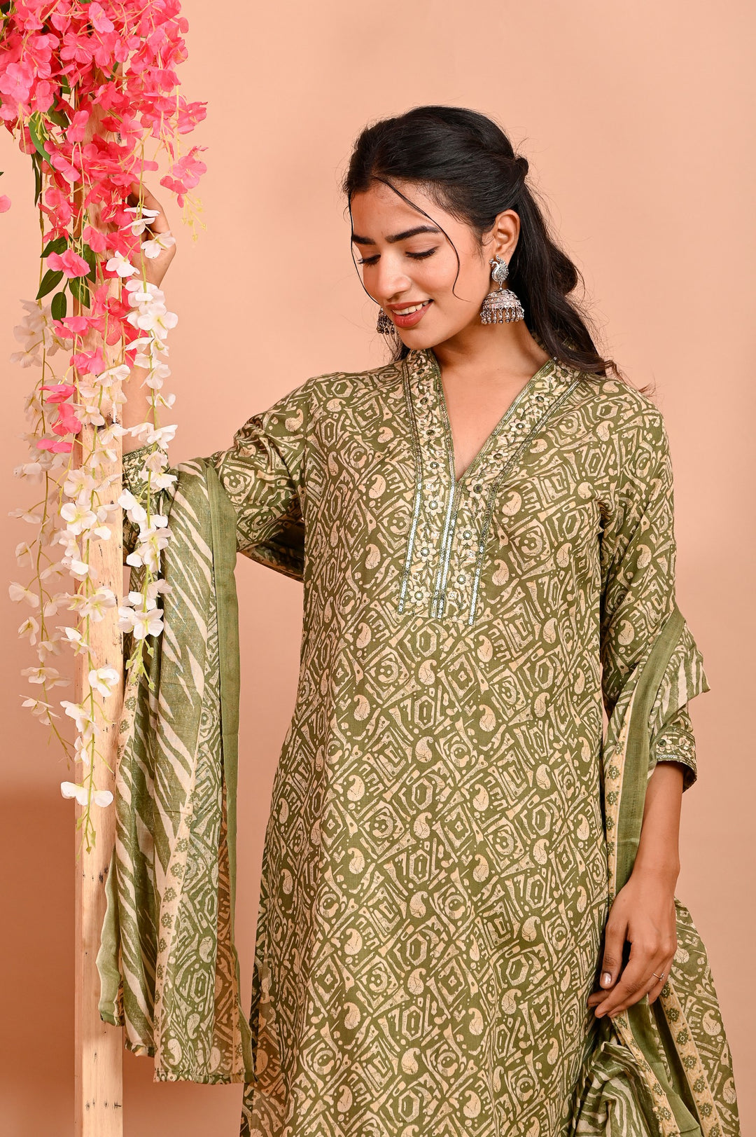 Straight Fit Cotton Kurta Set with V-Neck & 3/4 Sleeves - Green & Orange