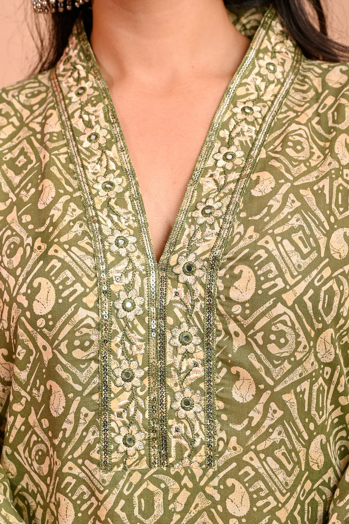 Straight Fit Cotton Kurta Set with V-Neck & 3/4 Sleeves - Green & Orange